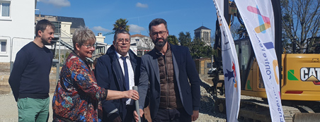 Pose de la première pierre